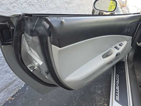Used 2006 Chevrolet Corvette Convertible w/ Preferred Equipment Group RWD image 19