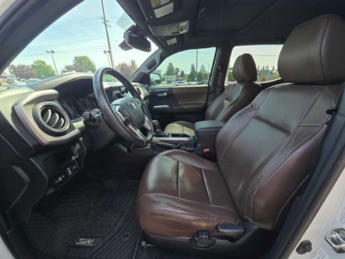 Used 2019 Toyota Tacoma Limited AWD/4WD image 21