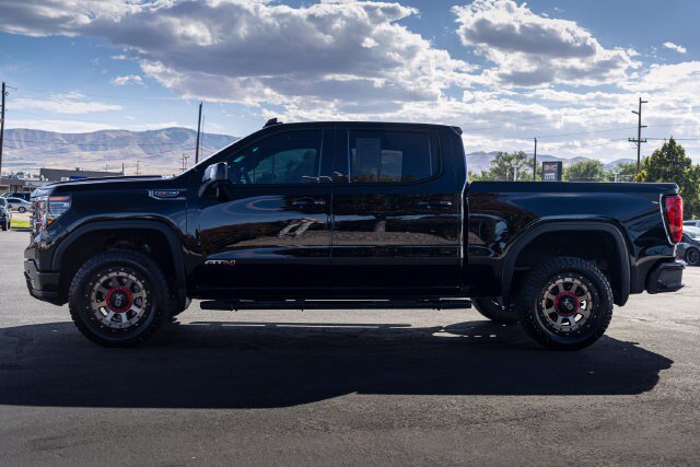 Used 2022 GMC Sierra 1500 AT4 w/ Technology Package AWD/4WD image 3