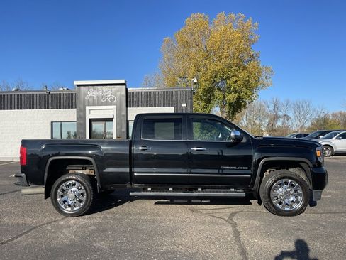 Used 2016 GMC Sierra 2500 Denali w/ Duramax Plus Package image 3