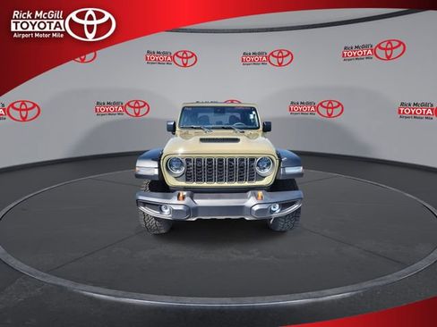 Used 2025 Jeep Gladiator Mojave w/ Convenience Group AWD/4WD image 3