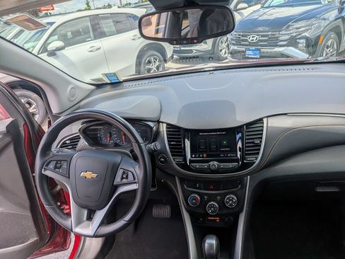 Used 2021 Chevrolet Trax LT w/ Premium Seat Package AWD/4WD image 7