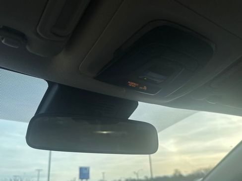 Used 2025 Toyota Corolla LE image 30