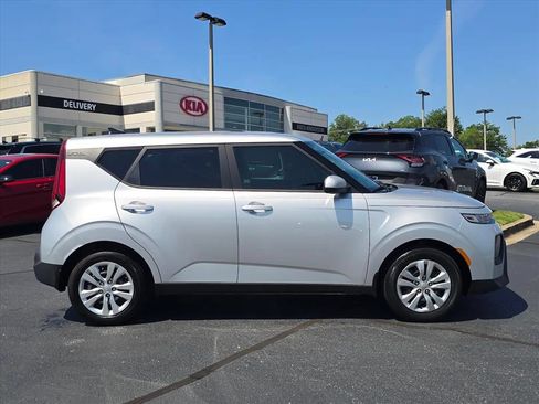Used 2021 Kia Soul LX FWD image 2