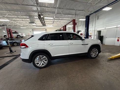 Used 2023 Volkswagen Atlas Cross Sport SE w/ Panoramic Sunroof Package AWD/4WD image 16