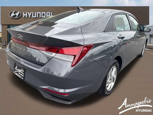 Certified 2023 Hyundai Elantra SE w/ Cargo Package FWD image 5