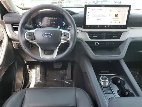 Used 2025 Ford Explorer Active w/ Active Comfort Package image 4