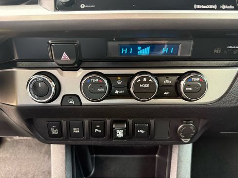 Used 2021 Toyota Tacoma SR5 AWD/4WD image 30