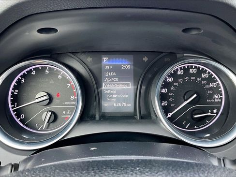 Used 2020 Toyota Camry LE image 14