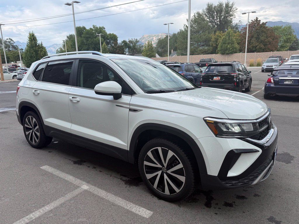 Used 2022 Volkswagen Taos SE w/ IQ.Drive SE Package FWD image 7