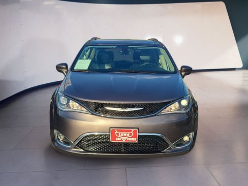 Used 2017 Chrysler Pacifica Touring-L FWD image 8
