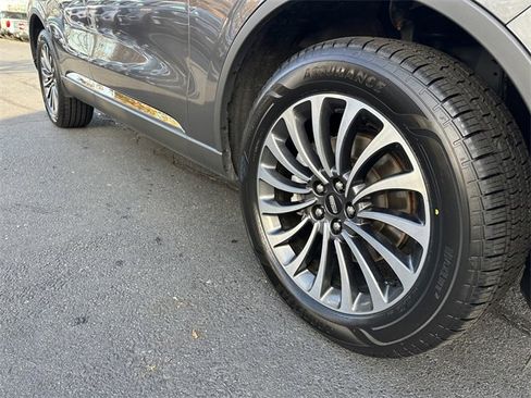 Certified 2024 Lincoln Aviator Premiere w/ Premium Package image 11