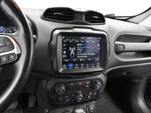 Used 2023 Jeep Renegade Limited image 17