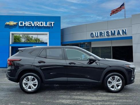 Certified 2024 Chevrolet Trax LS image 2