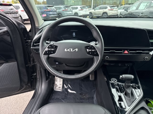 Used 2024 Kia Niro EX Touring FWD image 16