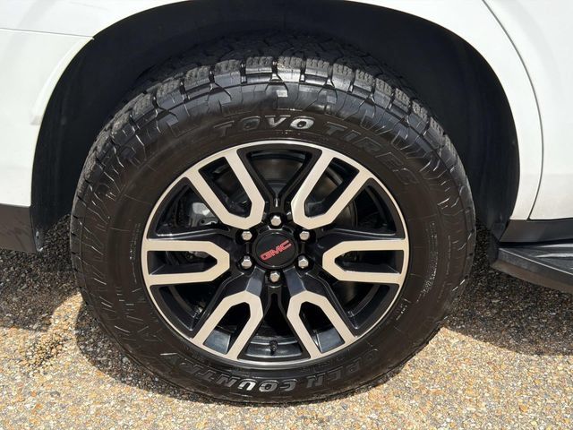 Used 2024 GMC Yukon AT4 w/ Technology Package AWD/4WD image 5