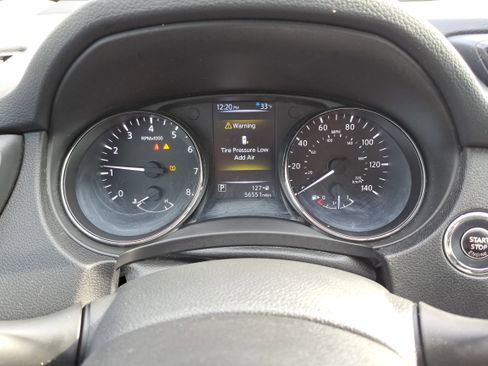 Used 2017 Nissan Rogue SV w/ SV Premium Package image 17