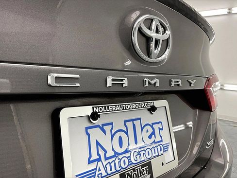 Used 2022 Toyota Camry SE image 8