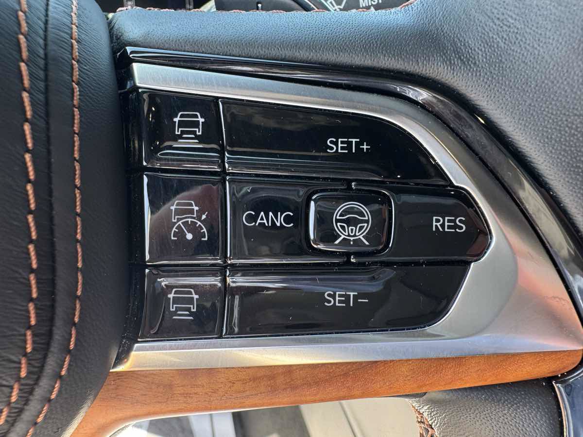 Used 2025 Jeep Grand Cherokee Summit AWD/4WD image 20