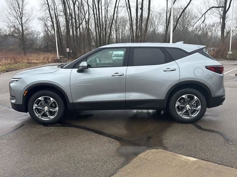 Used 2025 Chevrolet Blazer LT image 2