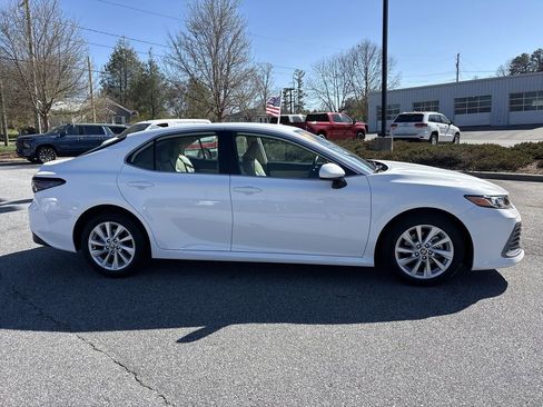 Used 2024 Toyota Camry LE FWD image 10