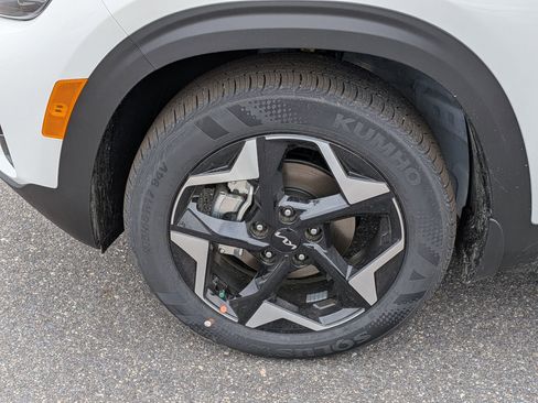 New 2026 Kia Seltos S FWD image 10