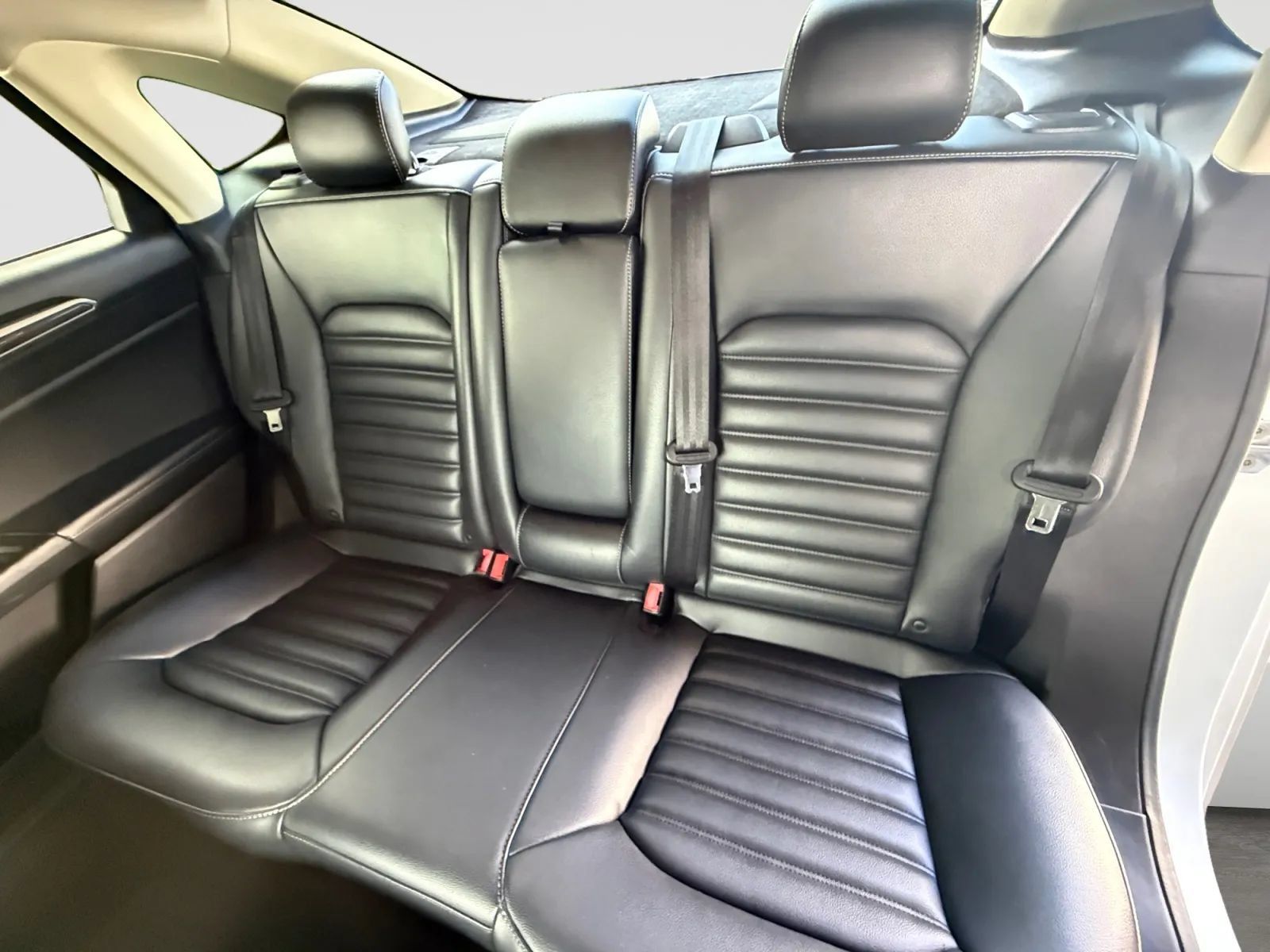 Used 2020 Ford Fusion SEL FWD image 15