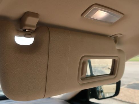 Used 2017 Maserati Levante w/ Luxury Package image 36