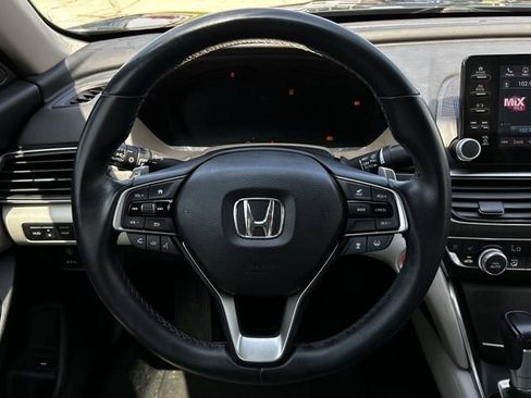Used 2018 Honda Accord Touring image 14
