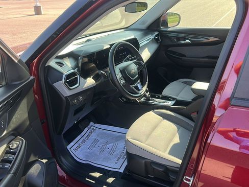 Used 2024 Chevrolet TrailBlazer LT w/ LT Cold Weather Package FWD image 8
