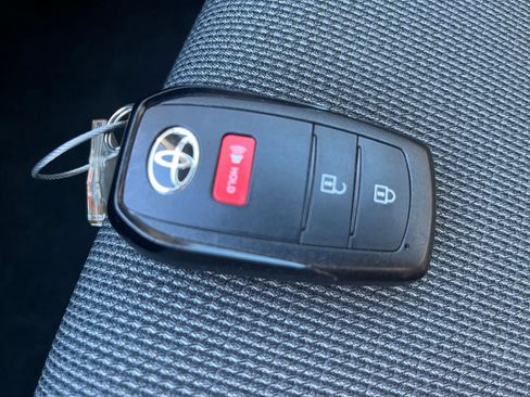 Used 2025 Toyota Prius LE image 18