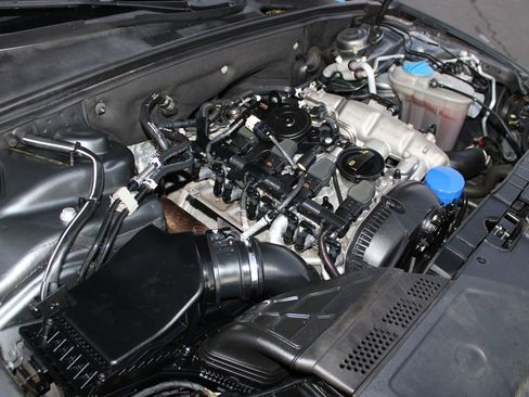 Used 2016 Audi A4 2.0T Premium Plus w/ Technology Package image 30