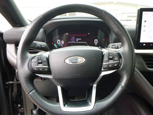 Used 2025 Ford Explorer Platinum w/ LUX Leather Package AWD/4WD image 13