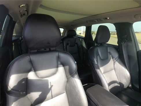 Used 2018 Volvo XC60 T6 Momentum w/ Advanced Package image 31