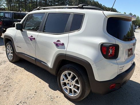 Used 2020 Jeep Renegade Latitude w/ UConnect 8.4 Nav Group AWD/4WD image 10
