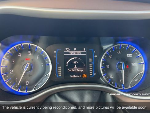 Used 2017 Chrysler Pacifica Touring Plus w/ Tire & Wheel Group FWD image 16