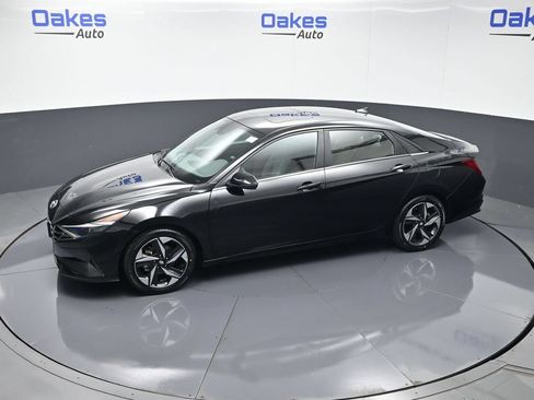 Used 2022 Hyundai Elantra SEL w/ Convenience + Premium Package FWD image 50