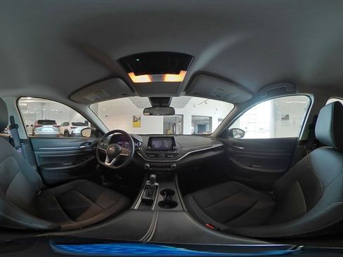 Used 2025 Nissan Altima 2.5 SV FWD image 41