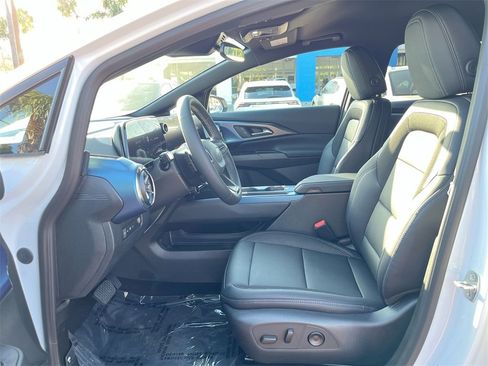 New 2026 Chevrolet Equinox EV LT image 18