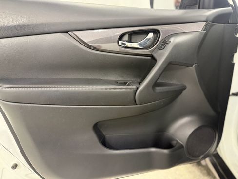 Used 2019 Nissan Rogue S w/ Special Edition Package image 11