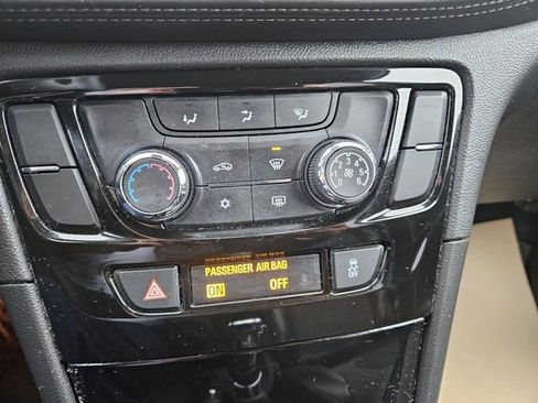 Used 2021 Buick Encore Preferred image 27