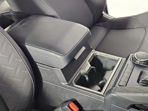 Used 2025 Toyota Tacoma SR5 AWD/4WD image 16
