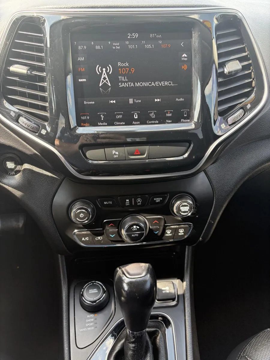 Used 2019 Jeep Cherokee Limited AWD/4WD image 21