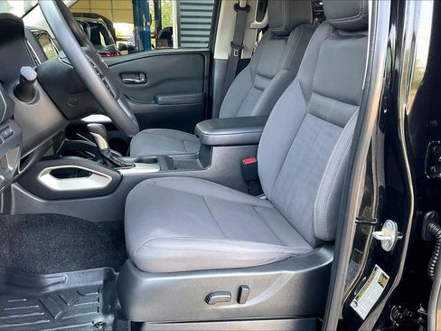 Used 2022 Nissan Frontier SV AWD/4WD image 19
