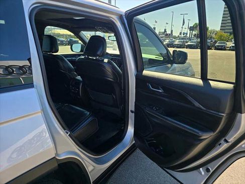 Used 2023 Jeep Grand Cherokee Altitude RWD image 14