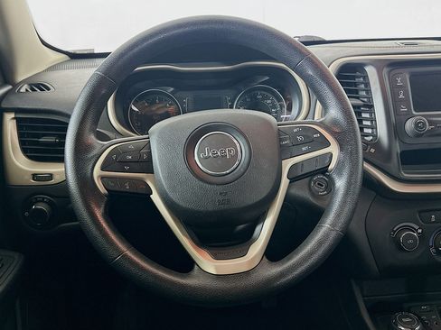 Used 2016 Jeep Cherokee Sport image 17