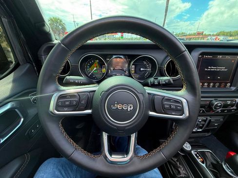 Used 2022 Jeep Wrangler Unlimited Sahara image 12