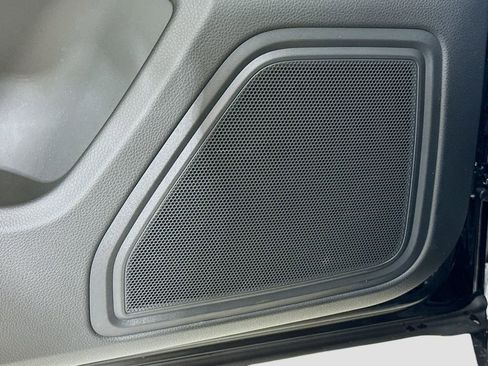 Used 2025 Porsche Macan image 21