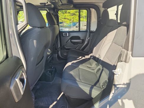 Used 2022 Jeep Gladiator Sport image 11