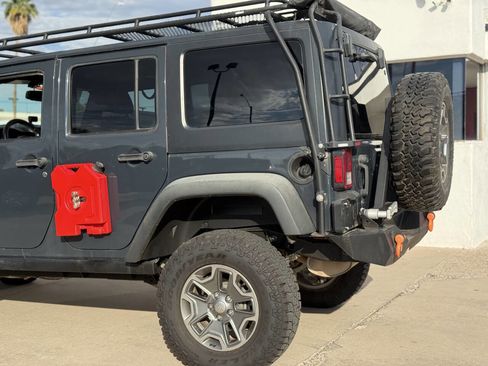 Used 2017 Jeep Wrangler Unlimited Rubicon w/ Connectivity Group image 11